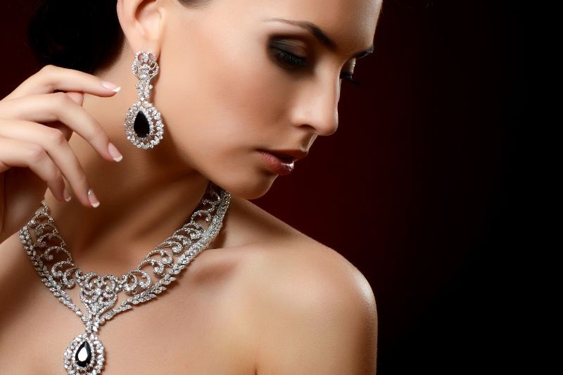 Free Jewelry Offer from Nikola Valenti